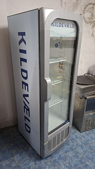 Komercijalne rashladne vitrine sa staklenim vratima – više modela na lalafo.rs — 1 Komercijalne rashladne vitrine sa staklenim vratima – više modela — 1