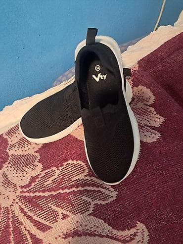 Patike zenske decije na navlacenje broj 33 na lalafo.rs — 1 Patike zenske decije na navlacenje broj 33 — 1