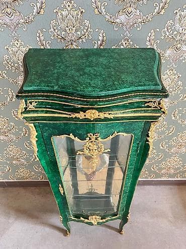 Antique Display Cabinets: Vitrina u klasičnom francuskom stilu (Louis XV/Rococo inspiracija) at lalafo.rs — 3 Antique Display Cabinets: Vitrina u klasičnom francuskom stilu (Louis XV/Rococo inspiracija) — 3