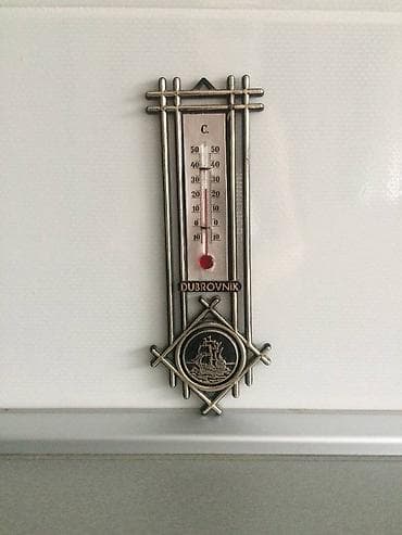 Ukrasni termometar Dubrovnik iz 70tih
Stanje kao na slici na lalafo.rs — 2 Ukrasni termometar Dubrovnik iz 70tih
Stanje kao na slici — 2