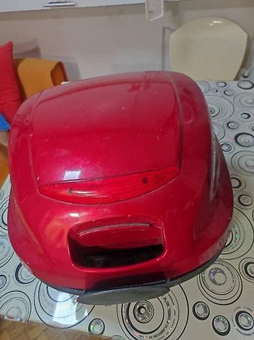 Transport: Moto kofer (top case) za skuter/motor – crvene boje. bez bravice - at lalafo.rs — 1 Transport: Moto kofer (top case) za skuter/motor – crvene boje. bez bravice - — 1