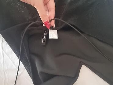 kom sa etiketom: Crna mini slip haljina sa šljokičastim sjajem – H&M Divided - at lalafo.rs — 2 kom sa etiketom: Crna mini slip haljina sa šljokičastim sjajem – H&M Divided - — 2