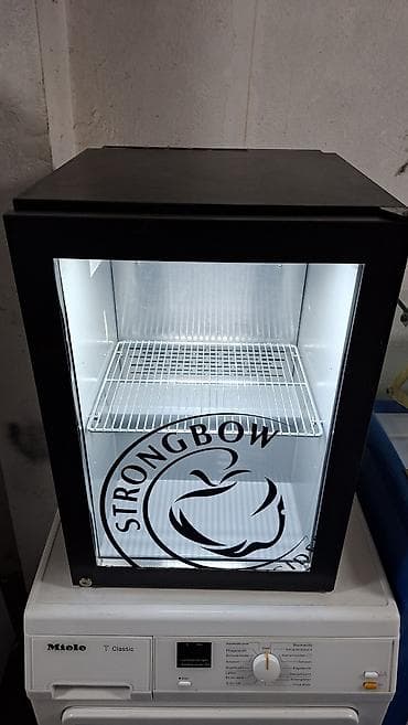 Mini rashladna vitrina Liebherr – Strongbow brendiranje - Kompaktna na lalafo.rs — 2 Mini rashladna vitrina Liebherr – Strongbow brendiranje - Kompaktna — 2