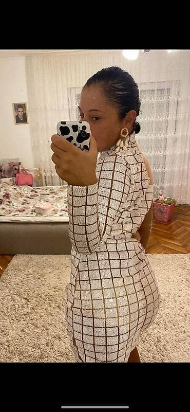 kom sa etiketom: Neverovatna potpuno nova sexy haljina sa etiketom. Narucena preko neta at lalafo.rs — 4 kom sa etiketom: Neverovatna potpuno nova sexy haljina sa etiketom. Narucena preko neta — 4