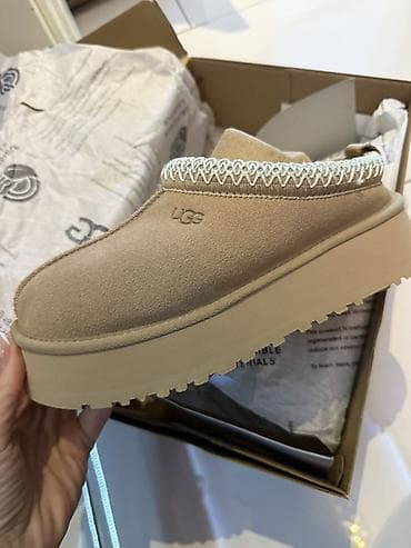 Ugg obuća 38, bоја - Bež na lalafo.rs — 1 Ugg obuća 38, bоја - Bež — 1