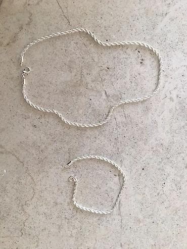 Ogrlica i narukvica
Cena:1400din na lalafo.rs — 3 Ogrlica i narukvica
Cena:1400din — 3