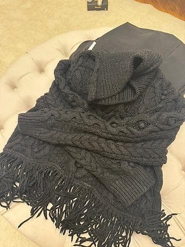 Crni pleteni džemper/pončo sa resama ZARA - Boja: crna - Kroj: širi na lalafo.rs — 3 Crni pleteni džemper/pončo sa resama ZARA - Boja: crna - Kroj: širi — 3