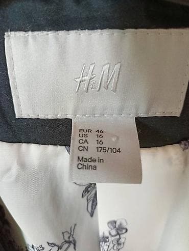 HM crni sako.
Veličina 46.
Materijal - 100% poliester na lalafo.rs — 3 HM crni sako.
Veličina 46.
Materijal - 100% poliester — 3