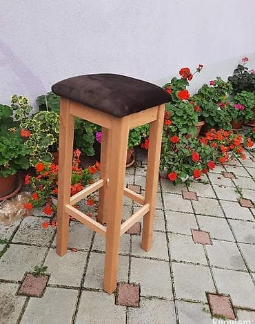 Barske stolice od punog drveta (verovatno bukva), sa tapaciranim na lalafo.rs Barske stolice od punog drveta (verovatno bukva), sa tapaciranim