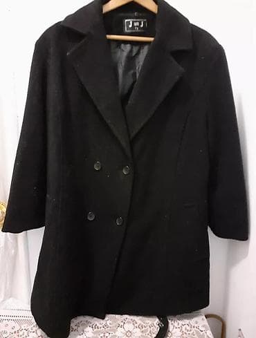 Crni ženski kaput sa pojasom - Boja: duboka crna - Kroj: klasičan at lalafo.rs — 1 Crni ženski kaput sa pojasom - Boja: duboka crna - Kroj: klasičan — 1