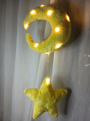 Igračke za krevetac i kolica: Viseći ukras u obliku meseca Sa lampicama koje rade na baterije. Na na lalafo.rs — 1 Igračke za krevetac i kolica: Viseći ukras u obliku meseca Sa lampicama koje rade na baterije. Na — 1