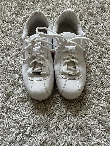 Nike Cortez 38. Duzina gazista 24cm. Nošene ali očuvane na lalafo.rs Nike Cortez 38. Duzina gazista 24cm. Nošene ali očuvane