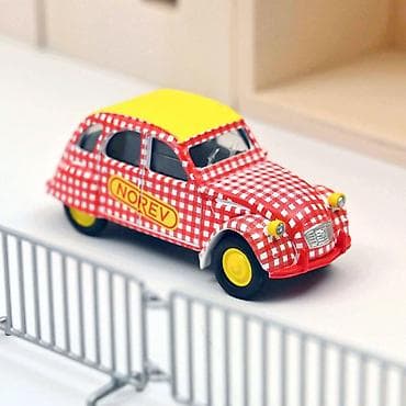 Art & Collectibles: 🚗 Citroën 2CV 6 Spécial 1980 Cycliste – Rouge et Blanc – Die Cast at lalafo.rs — 1 Art & Collectibles: 🚗 Citroën 2CV 6 Spécial 1980 Cycliste – Rouge et Blanc – Die Cast — 1