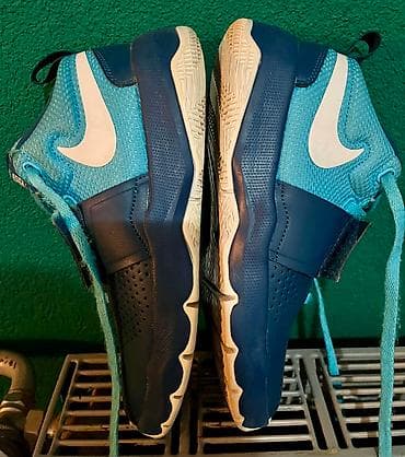 Nike patike, br.38,5.
Unutrašnje gazište 24cm.
Original na lalafo.rs — 3 Nike patike, br.38,5.
Unutrašnje gazište 24cm.
Original — 3