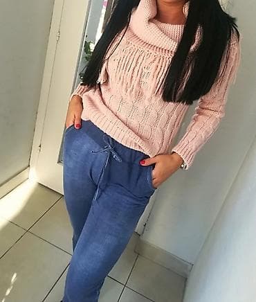 Ženski pleteni džemper u puder roze boji sa dekorativnim resama. - na lalafo.rs — 2 Ženski pleteni džemper u puder roze boji sa dekorativnim resama. - — 2