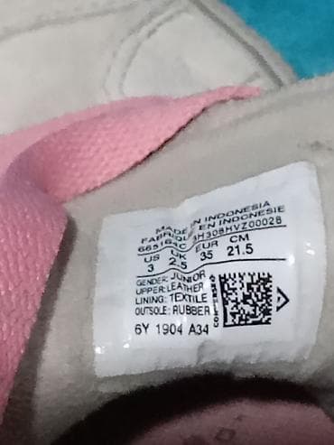 Converse All Star junior patike – visoki model - Broj: EU 35 (US 3 / na lalafo.rs Converse All Star junior patike – visoki model - Broj: EU 35 (US 3 /