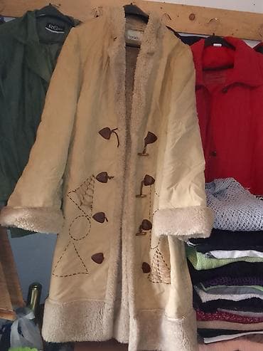 Dugi ženski kaput sa krznenom postavom i detaljima - Materijal na lalafo.rs — 2 Dugi ženski kaput sa krznenom postavom i detaljima - Materijal — 2