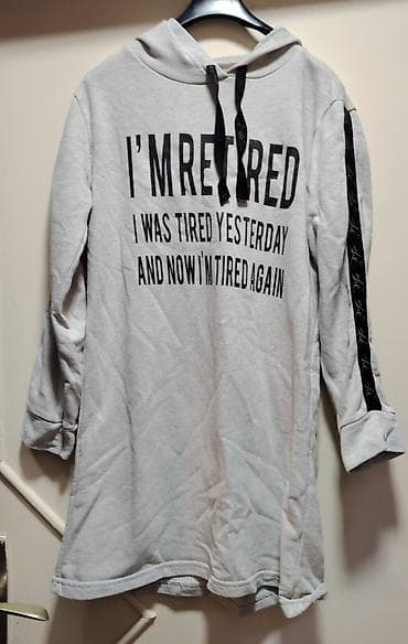 Dugačka dukserica/haljina sa kapuljačom, svetlosive boje. - Prednji na lalafo.rs — 1 Dugačka dukserica/haljina sa kapuljačom, svetlosive boje. - Prednji — 1