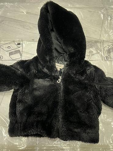 Dečja bunda DKNY, veličina 86 - Crna bundaveoma mekana na dodir na lalafo.rs — 1 Dečja bunda DKNY, veličina 86 - Crna bundaveoma mekana na dodir — 1