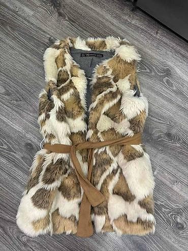 ZARA krzneni prsluk sa kaišem, veličine M. Krzno nije pravo at lalafo.rs — 1 ZARA krzneni prsluk sa kaišem, veličine M. Krzno nije pravo — 1