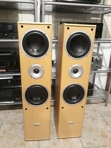 Clatronic LB 562 u prelepom bukva dezenu. Zvučnici su veoma očuvani na lalafo.rs Clatronic LB 562 u prelepom bukva dezenu. Zvučnici su veoma očuvani