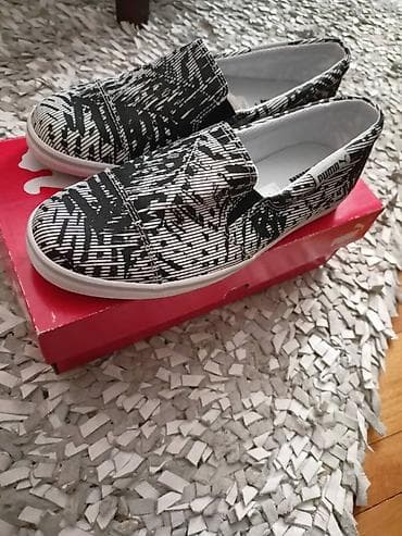 Nove Puma patike.
Broj 37.
Materijal - tekstil i guma at lalafo.rs — 1 Nove Puma patike.
Broj 37.
Materijal - tekstil i guma — 1