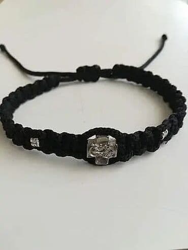 Crna pletena brojanica je izrađena od pletenog kanapa i alpaka na lalafo.rs Crna pletena brojanica je izrađena od pletenog kanapa i alpaka