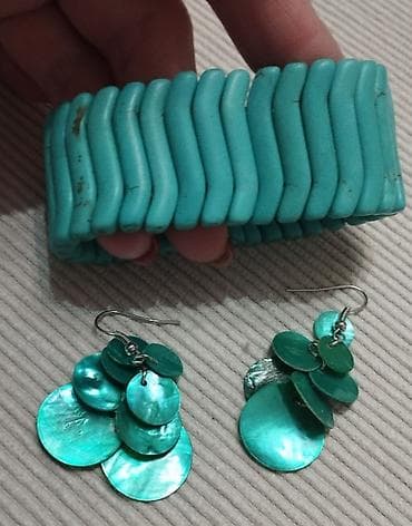 Narukvica i minđuše
Pogledajte i ostale moje oglase at lalafo.rs — 1 Narukvica i minđuše
Pogledajte i ostale moje oglase — 1