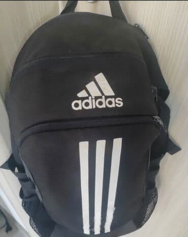 Adidas ranac – crni sa belim logotipom i tri prepoznatljive pruge na lalafo.rs Adidas ranac – crni sa belim logotipom i tri prepoznatljive pruge