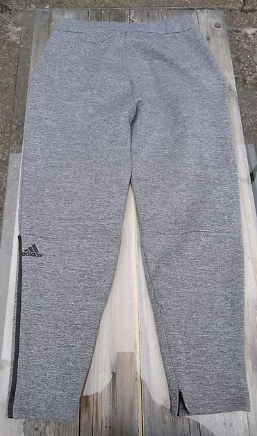 Adidas polovna trenerka vel. M u dobrom stanju na lalafo.rs — 4 Adidas polovna trenerka vel. M u dobrom stanju — 4