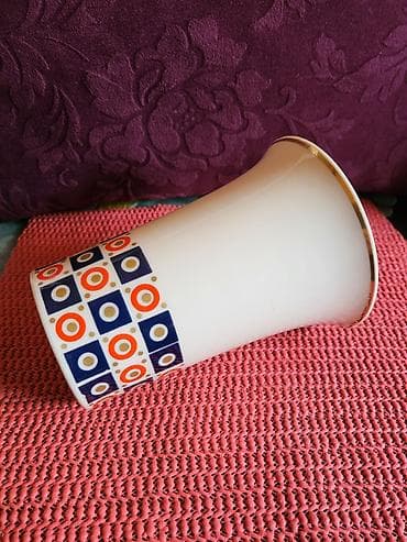 Antikviteti: Vaza nova porcelanska 70te. Visina. 15cm. Stopa. 7cm na lalafo.rs — 8 Antikviteti: Vaza nova porcelanska 70te. Visina. 15cm. Stopa. 7cm — 8