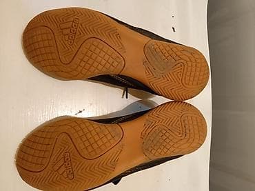 Odlicno ocuvane Adidas Predator 34 – patike za fudbal u sali (indoor) na lalafo.rs — 7 Odlicno ocuvane Adidas Predator 34 – patike za fudbal u sali (indoor) — 7