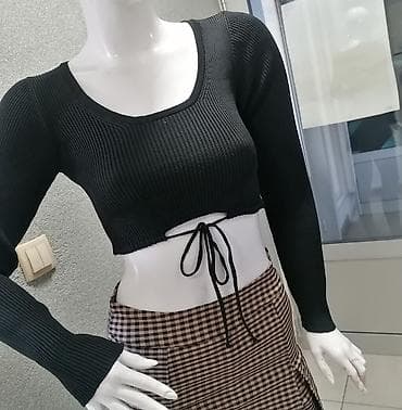 Crni, rebrasti crop top dugih rukava sa pertlanjem u predelu stomaka at lalafo.rs — 2 Crni, rebrasti crop top dugih rukava sa pertlanjem u predelu stomaka — 2