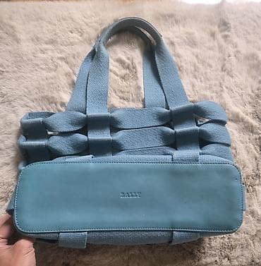 BALLY prelepa torba sa prorezima. Dno je od kože kao i ručke, a torba na lalafo.rs — 4 BALLY prelepa torba sa prorezima. Dno je od kože kao i ručke, a torba — 4