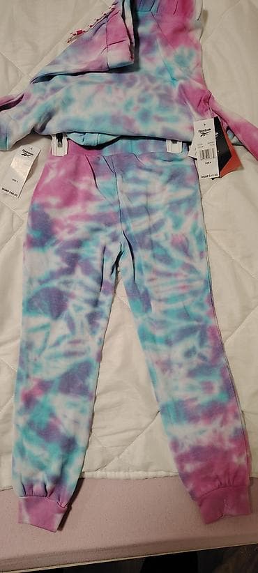 Reebok Kids komplet – duks s kapuljačom i donji deo trenerke (2‑delni na lalafo.rs — 1 Reebok Kids komplet – duks s kapuljačom i donji deo trenerke (2‑delni — 1