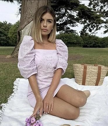 Nova prelepa HM haljina, rupišasti vez, veličine 44 na lalafo.rs Nova prelepa HM haljina, rupišasti vez, veličine 44