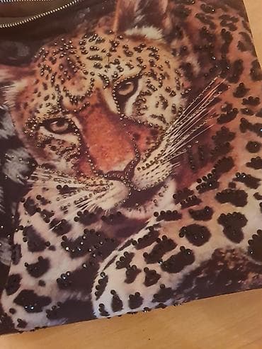 Dukserica sa cirkonima. nova. cirkoni sijaju kao da su na lalafo.rs — 4 Dukserica sa cirkonima. nova. cirkoni sijaju kao da su — 4