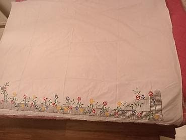 Čaršafi ručni rad vezeni imam po 2 komada istih 180x140 na lalafo.rs Čaršafi ručni rad vezeni imam po 2 komada istih 180x140