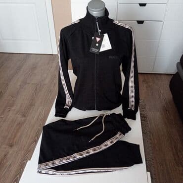 Na prodaju nove ženske guess komplet trenerke. Dostupne veličine S, L na lalafo.rs Na prodaju nove ženske guess komplet trenerke. Dostupne veličine S, L