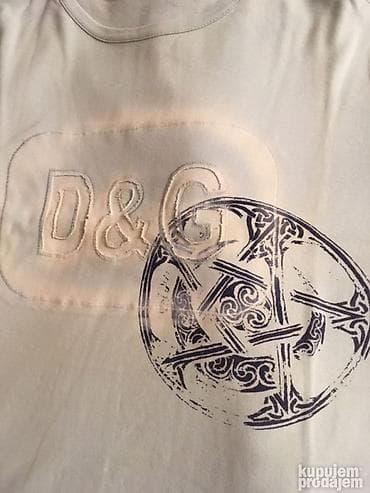 Svetlo plava bodi majca D&G, očuvana.Svetlo plava majca D&G na lalafo.rs — 10 Svetlo plava bodi majca D&G, očuvana.Svetlo plava majca D&G — 10