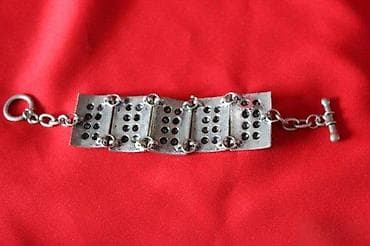 Personal Items: ŽENSKA NARUKVICA | Vrlo lepa ženska metalna narukvica, ručno bojena at lalafo.rs — 1 Personal Items: ŽENSKA NARUKVICA | Vrlo lepa ženska metalna narukvica, ručno bojena — 1
