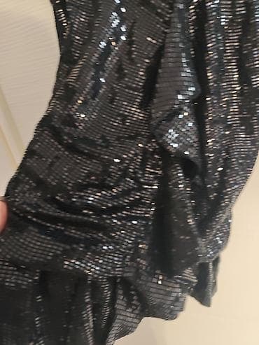 Crna svečana mini haljina sa šljokicama NOVO pufnasti rukavi - na lalafo.rs — 3 Crna svečana mini haljina sa šljokicama NOVO pufnasti rukavi - — 3