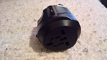 Universalni travel adapter na lalafo.rs — 5 Universalni travel adapter — 5