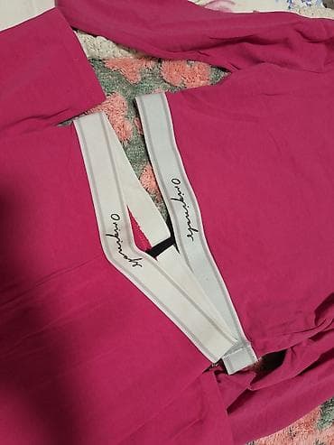 Roza komplet, helanke i top. Velicina S na lalafo.rs Roza komplet, helanke i top. Velicina S