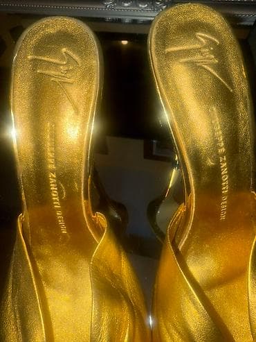 Giuseppe Zanotti Bridget papuče u zlatnoj boji sa otvorenim prstima i na lalafo.rs — 5 Giuseppe Zanotti Bridget papuče u zlatnoj boji sa otvorenim prstima i — 5