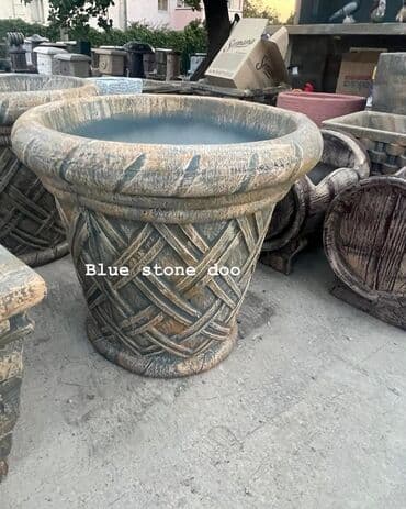 Velika dekorativna žardinjera za eksterijer - Materijal: imitacija na lalafo.rs Velika dekorativna žardinjera za eksterijer - Materijal: imitacija