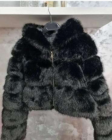 Kratka ženska jakna od veštačkog krzna sa kapuljačom - Model na lalafo.rs — 1 Kratka ženska jakna od veštačkog krzna sa kapuljačom - Model — 1