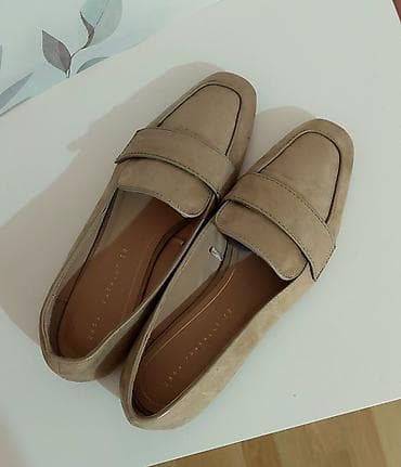 Zara mokasine
Boja krem
Broj je 38 - 24,5cm gaziste na lalafo.rs — 4 Zara mokasine
Boja krem
Broj je 38 - 24,5cm gaziste — 4