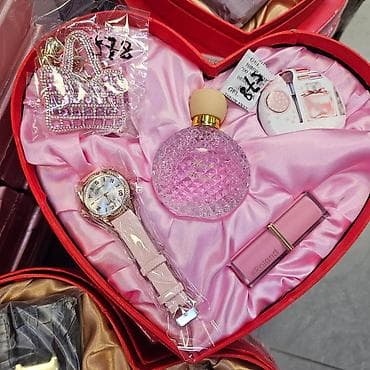 Poklon setovi u srcastoj kutiji – više varijanti Elegantno aranžirani na lalafo.rs Poklon setovi u srcastoj kutiji – više varijanti Elegantno aranžirani