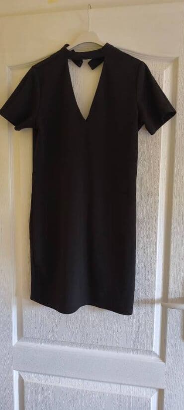 Sve sa slika za 5000 din. Ima razne garderobe, velicine XS, S i M, ima na lalafo.rs Sve sa slika za 5000 din. Ima razne garderobe, velicine XS, S i M, ima